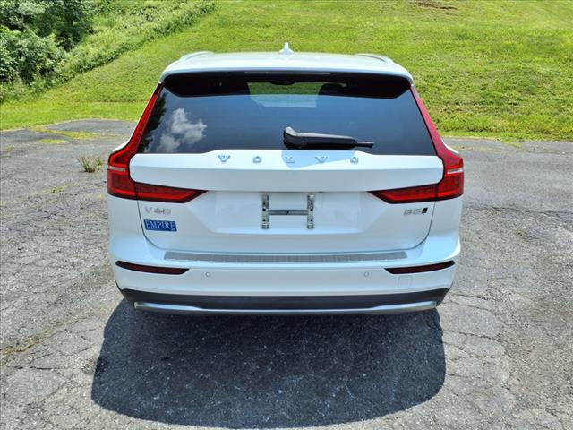 2023 Volvo V60 Cross Country B5 Ultimate - Photo 3