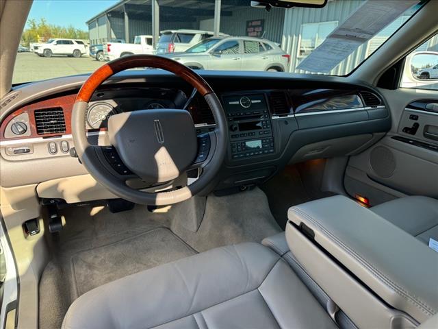 2008 Lincoln Town Car Signature Limited