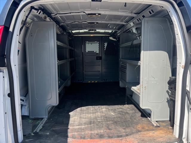 2017 Chevrolet Express 2500 - Photo 19
