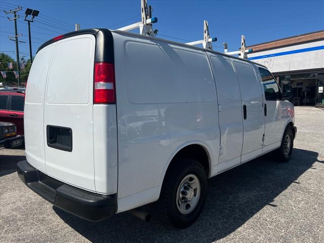 2017 Chevrolet Express 2500 - Photo 5