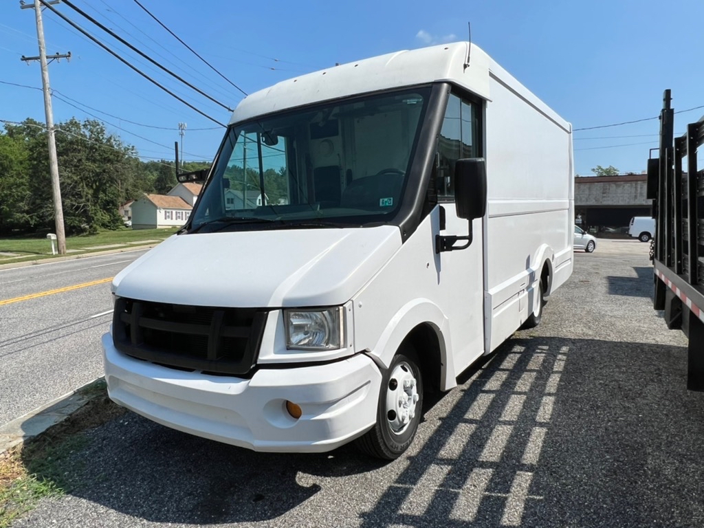 2013 Isuzu STEP VAN Base - main photo