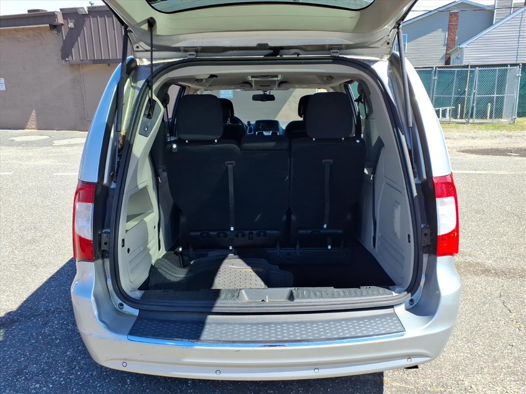 2011 Chrysler Town & Country Touring photo 11