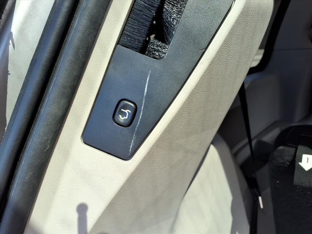 2011 Chrysler Town & Country Touring photo 12
