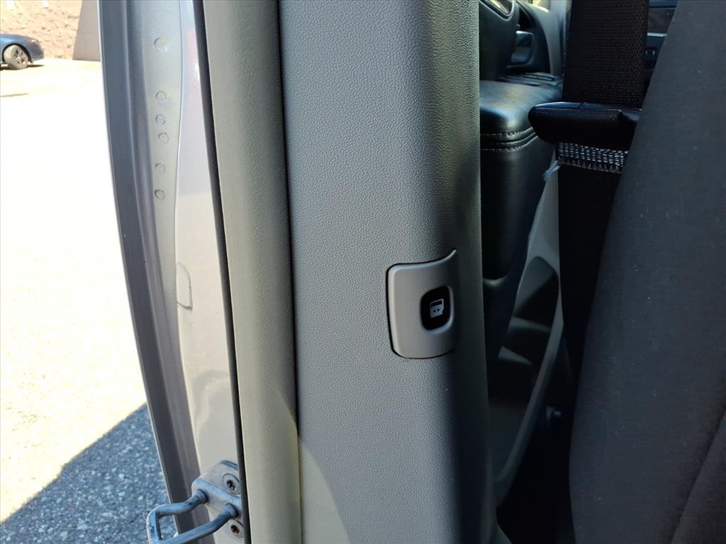 2011 Chrysler Town & Country Touring photo 15