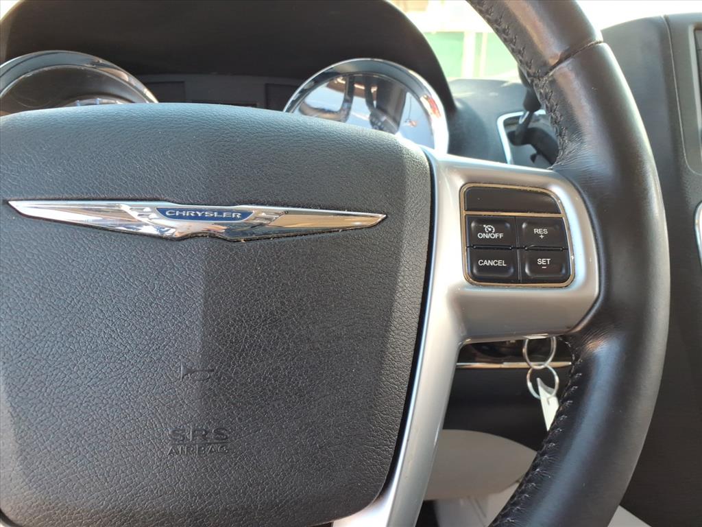 2011 Chrysler Town & Country Touring photo 25