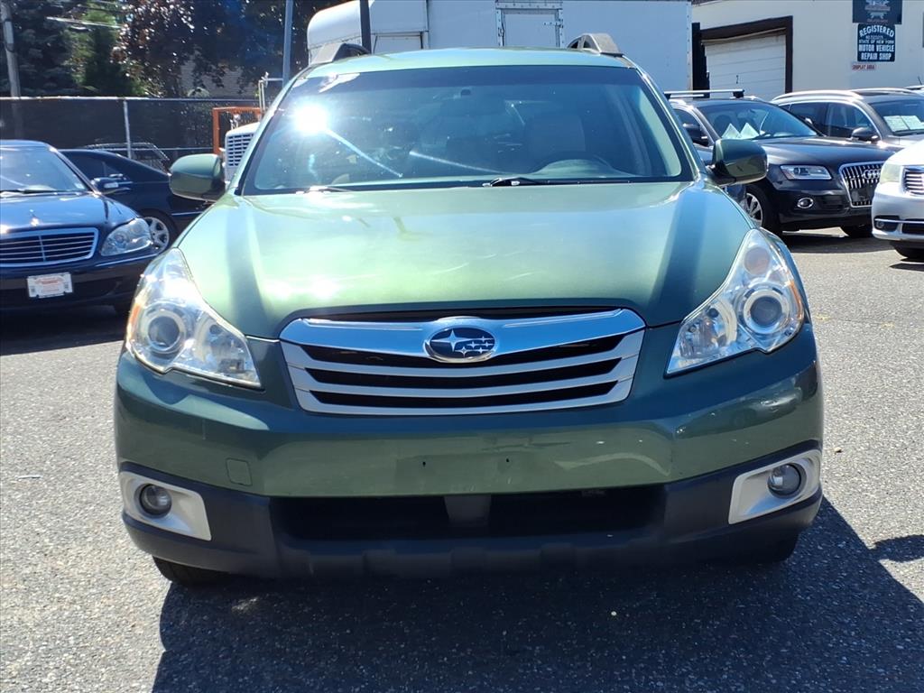 2011 Subaru Outback 2.5i Premium photo 3