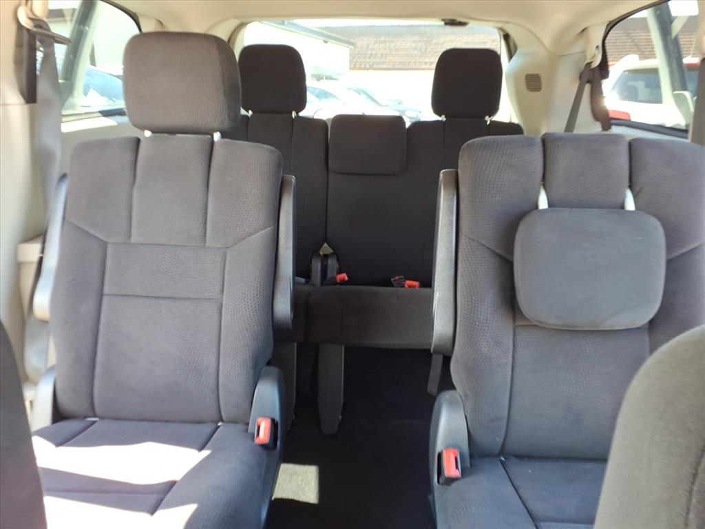 2011 Chrysler Town & Country Touring photo 29