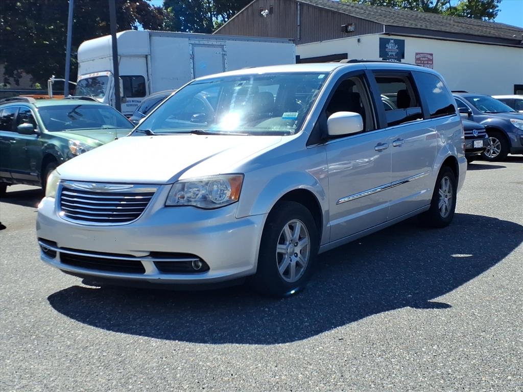 2011 Chrysler Town & Country Touring photo 3