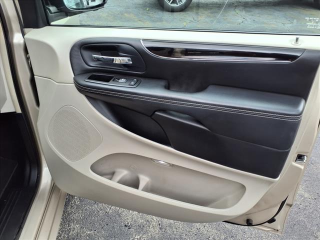 2014 Chrysler Town and Country Touring-L
