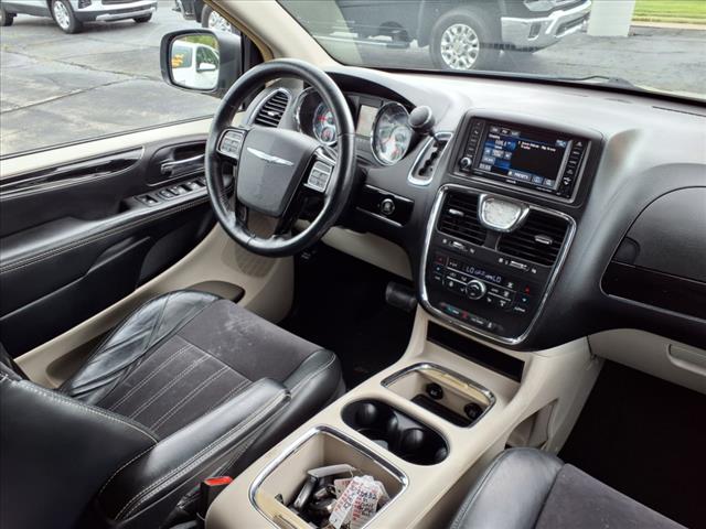 2014 Chrysler Town and Country Touring-L