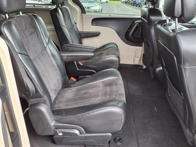 2014 Chrysler Town and Country Touring-L