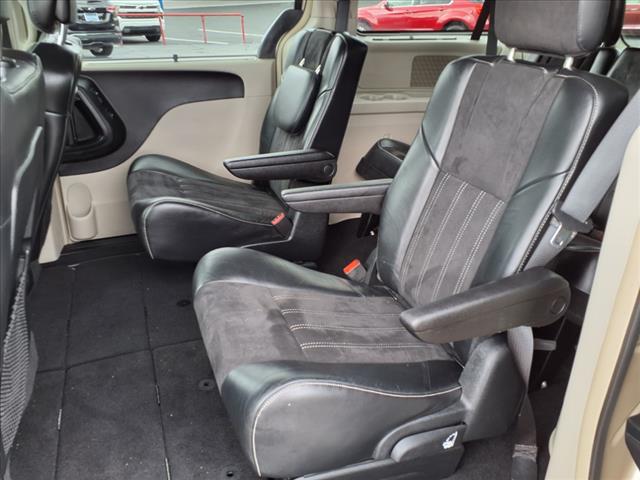 2014 Chrysler Town and Country Touring-L
