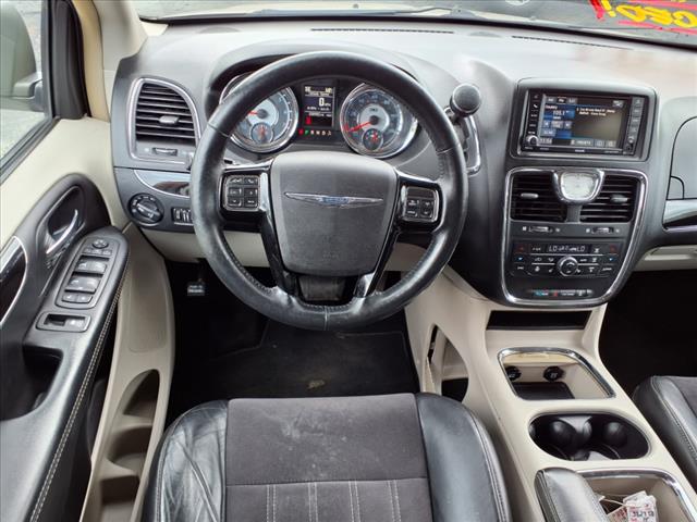 2014 Chrysler Town and Country Touring-L