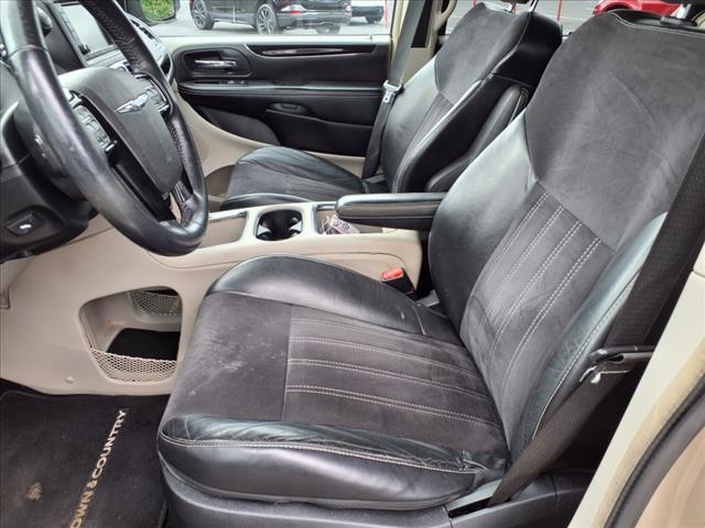 2014 Chrysler Town and Country Touring-L