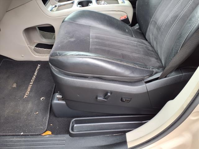 2014 Chrysler Town and Country Touring-L
