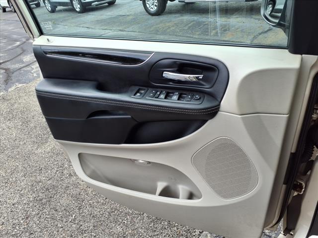 2014 Chrysler Town and Country Touring-L