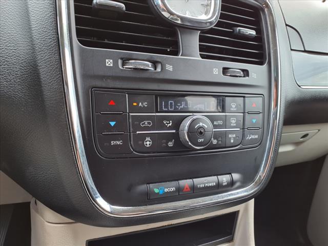 2014 Chrysler Town and Country Touring-L