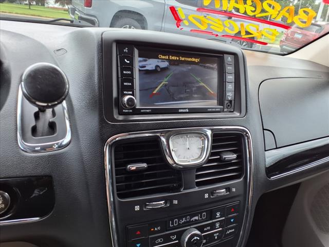 2014 Chrysler Town and Country Touring-L