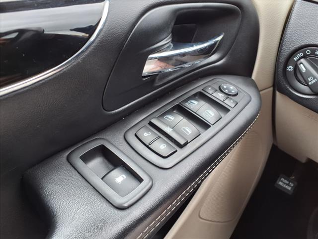 2014 Chrysler Town and Country Touring-L