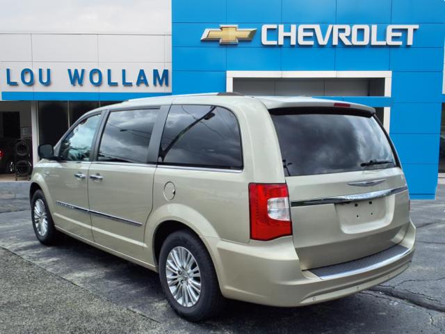 2014 Chrysler Town and Country Touring-L