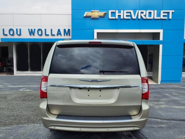 2014 Chrysler Town and Country Touring-L