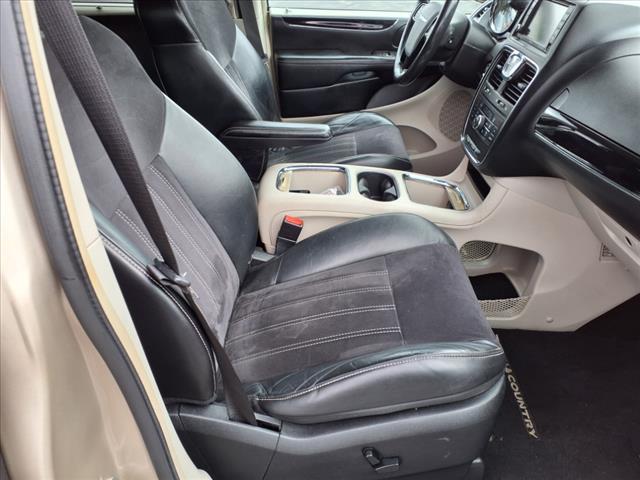 2014 Chrysler Town and Country Touring-L