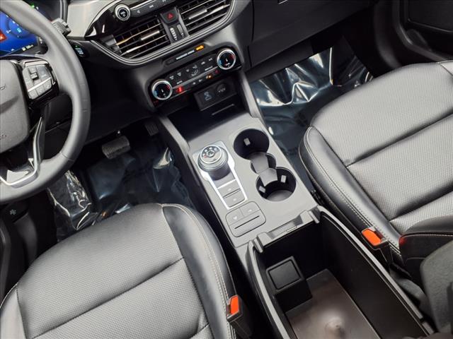 2022 Ford Escape Hybrid Titanium