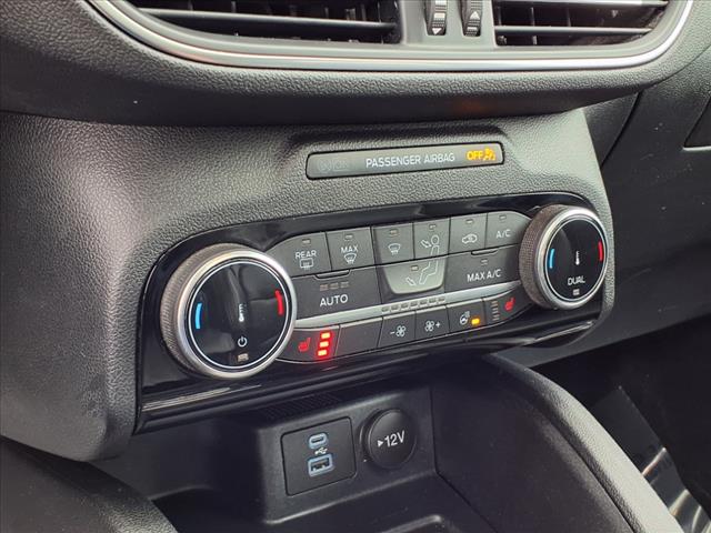 2022 Ford Escape Hybrid Titanium