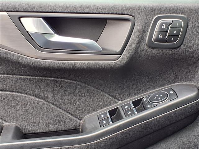 2022 Ford Escape Hybrid Titanium