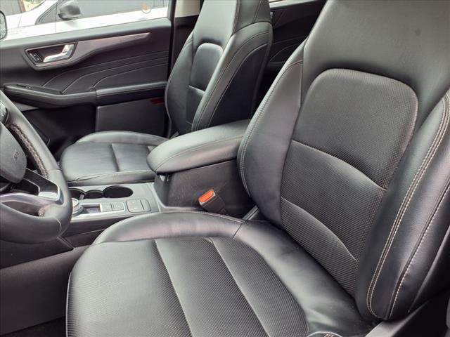 2022 Ford Escape Hybrid Titanium
