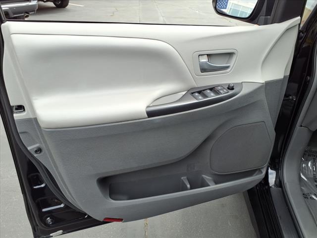 2019 Toyota Sienna LE