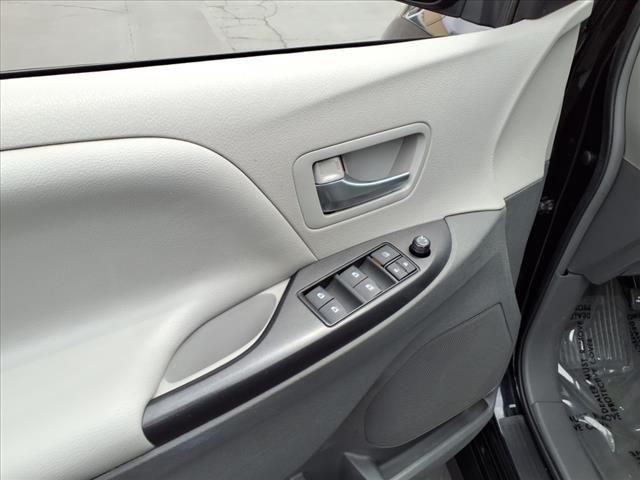 2019 Toyota Sienna LE