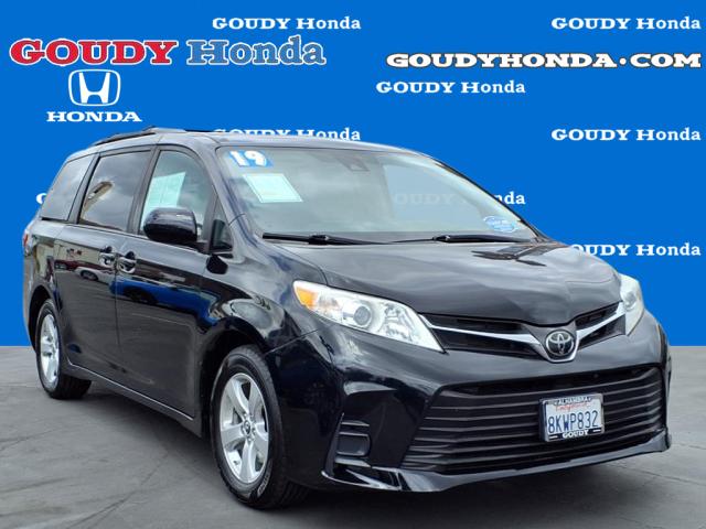 2019 Toyota Sienna LE