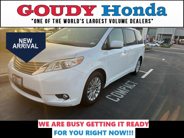 2013 Toyota Sienna XLE 8 Passenger