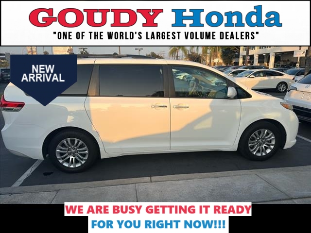 2013 Toyota Sienna XLE 8 Passenger