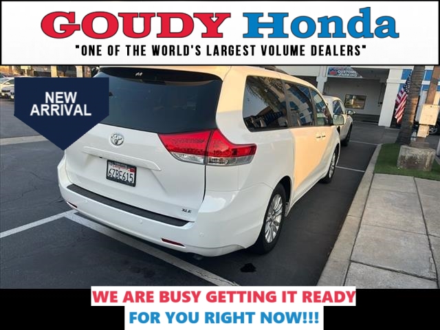 2013 Toyota Sienna XLE 8 Passenger