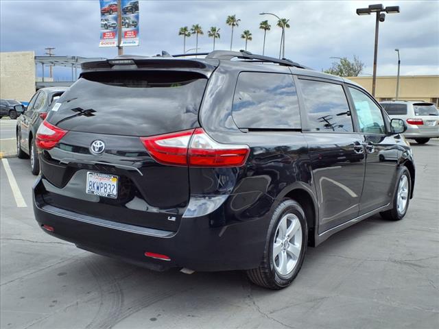 2019 Toyota Sienna LE