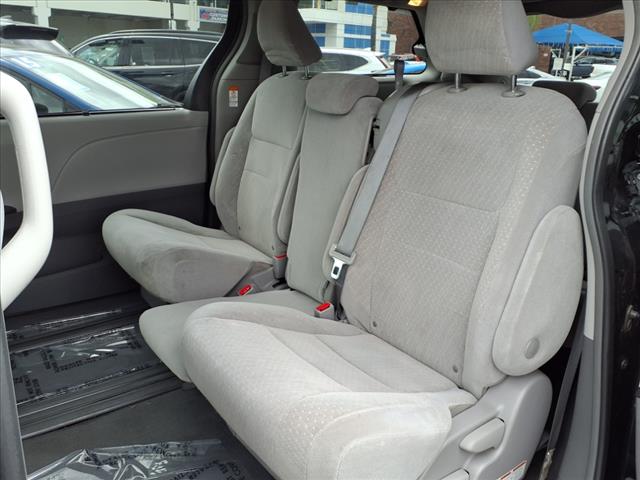 2019 Toyota Sienna LE