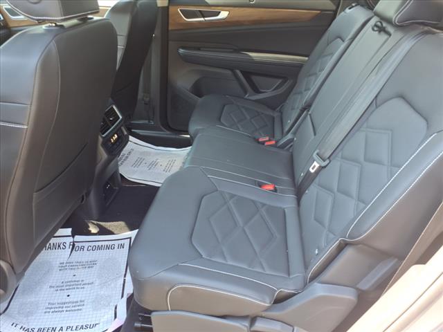 2025 Volkswagen Atlas 2.0T SE w/Technology