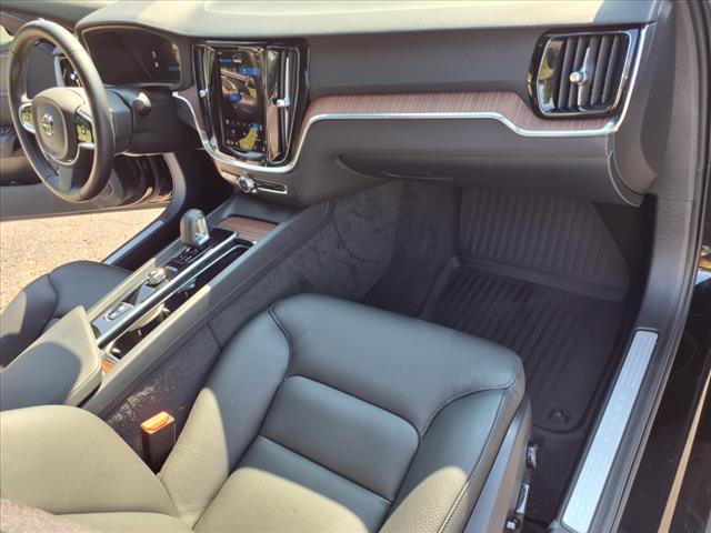 2023 Volvo S60 B5 Plus Black Edition
