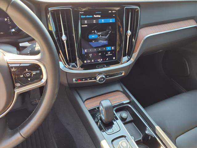 2023 Volvo S60 B5 Plus Black Edition
