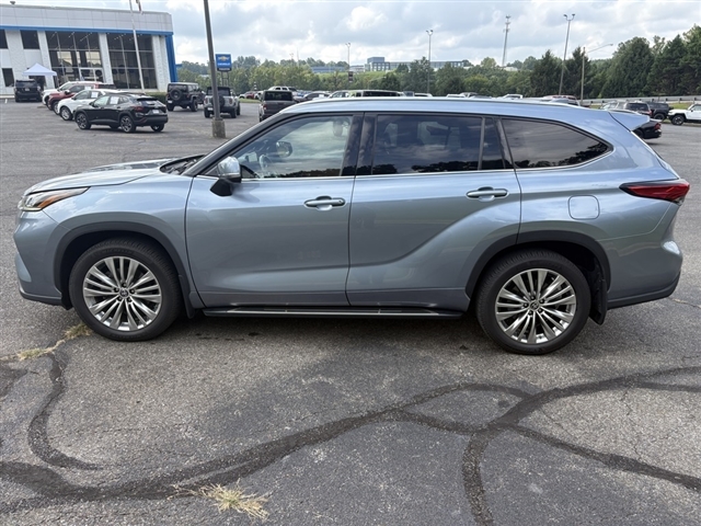 2022 Toyota Highlander Platinum