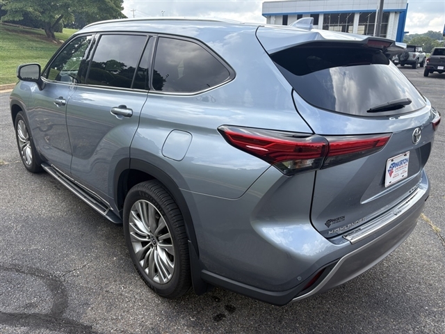 2022 Toyota Highlander Platinum