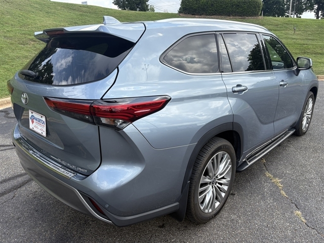 2022 Toyota Highlander Platinum