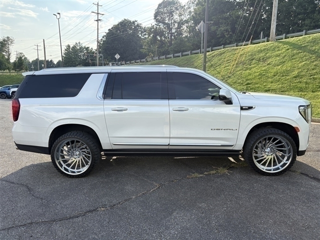 2023 GMC Yukon XL Denali