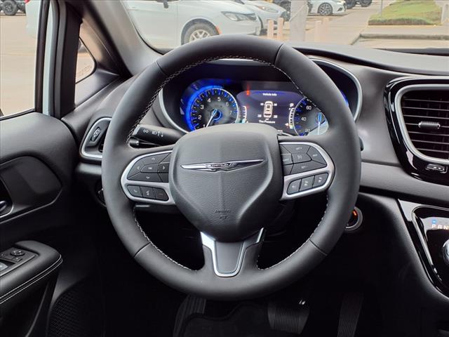 2025 Chrysler Voyager LX