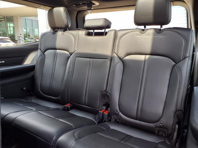 2025 Jeep Wagoneer Base