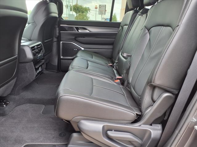 2025 Jeep Wagoneer Base