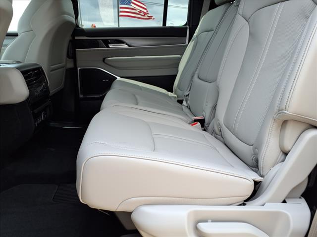 2025 Jeep Wagoneer Base