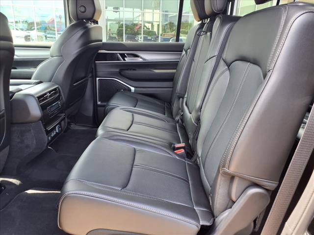 2025 Jeep Wagoneer Base